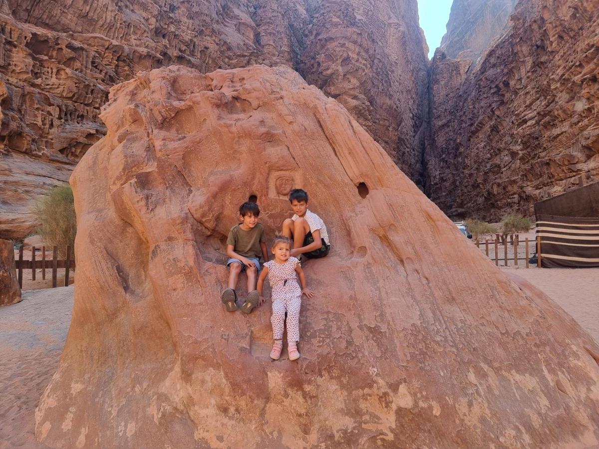 Desert Knights Camp Wadi Rum Ngoại thất bức ảnh