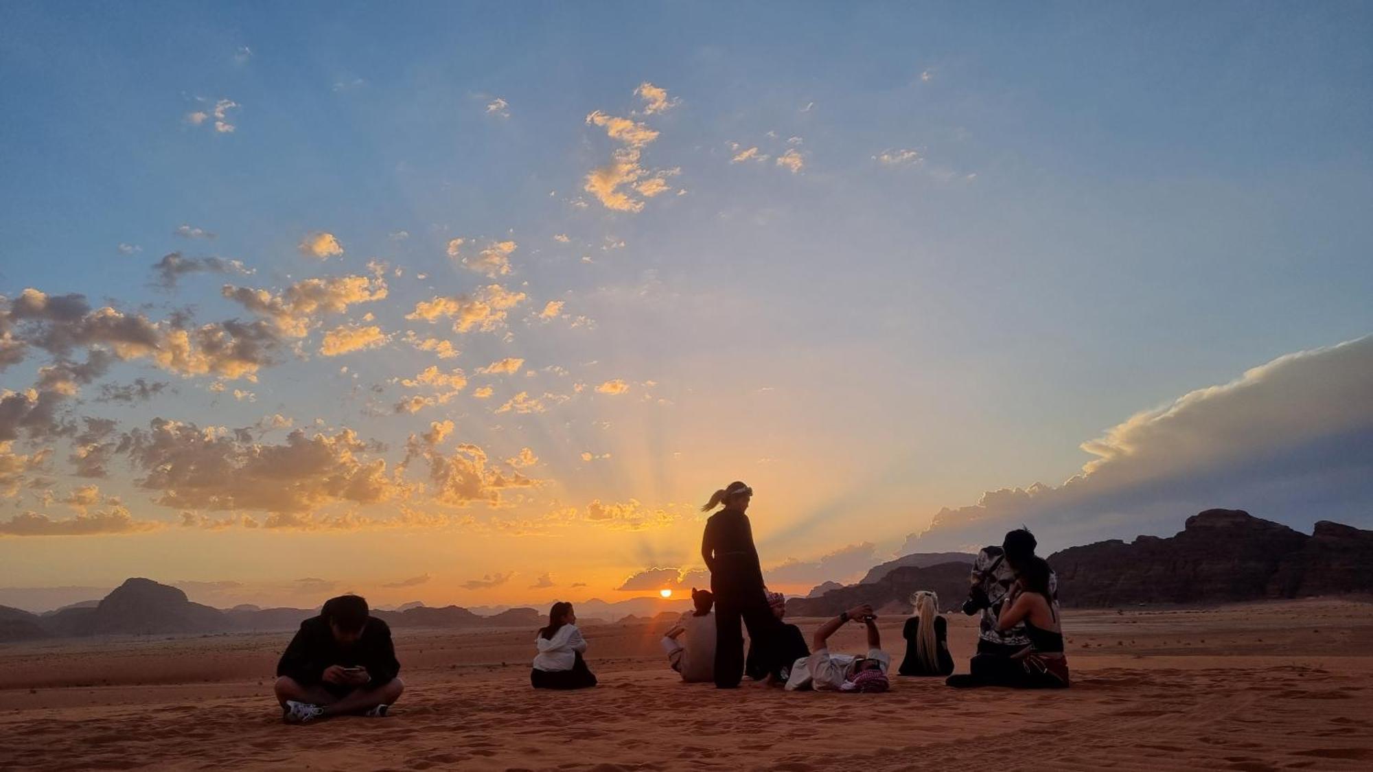 Desert Knights Camp Wadi Rum Ngoại thất bức ảnh